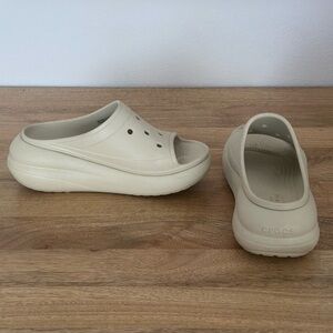 Like new Crocs. Super comfortable.